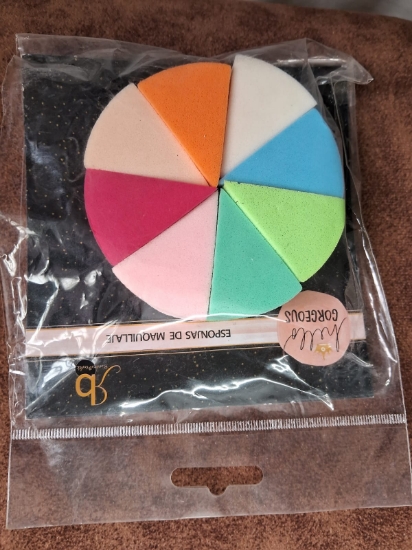 Picture of Triangle Makeup  sponge